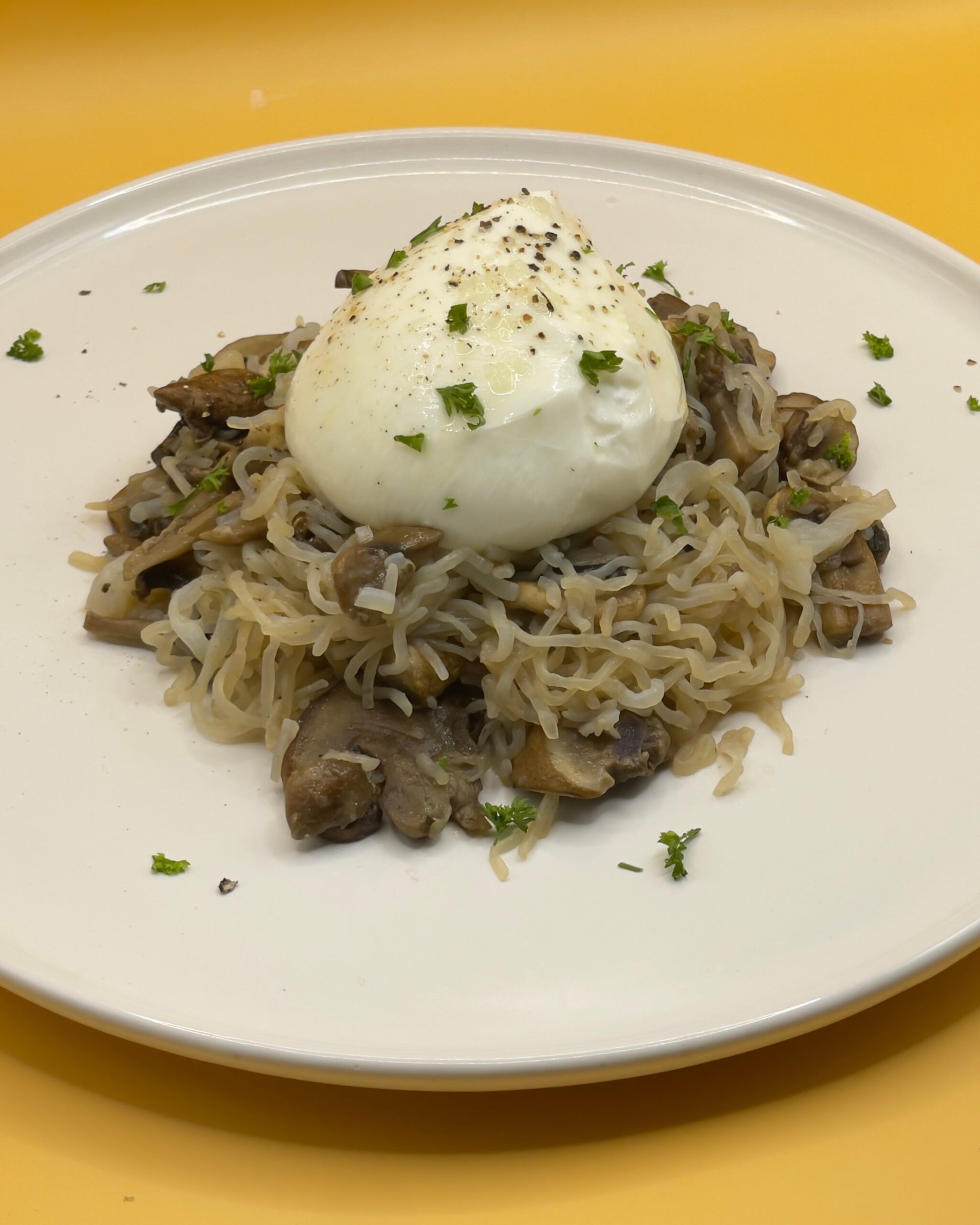Poêlée de nouilles de konjac et burrata