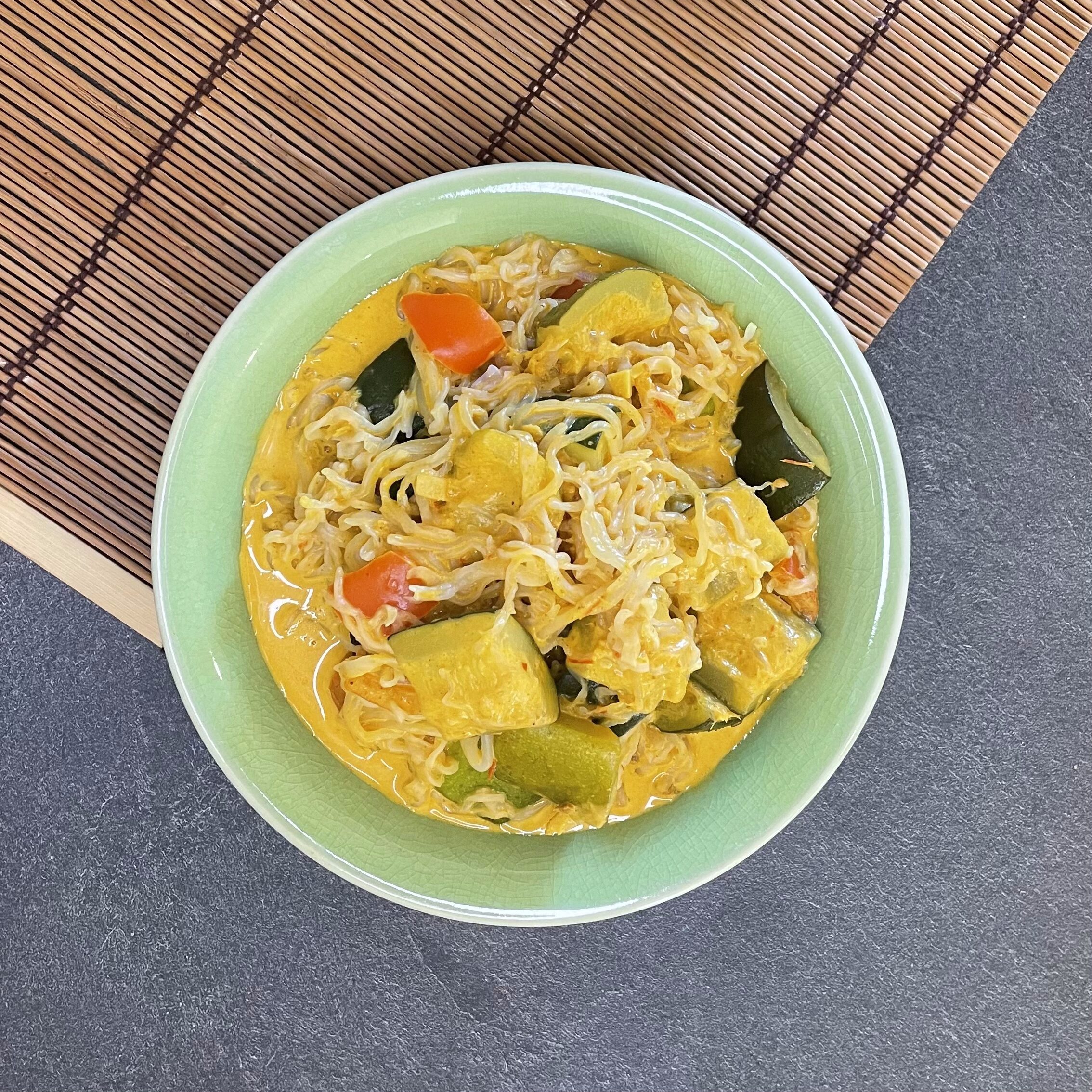 Curry de courgettes et poivron aux nouilles de konjac